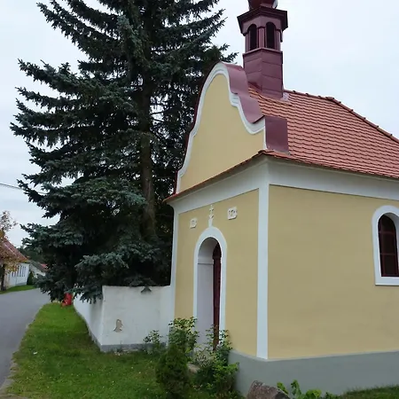 Lochneska U Vlkovskych Piskoven 캠프장 *